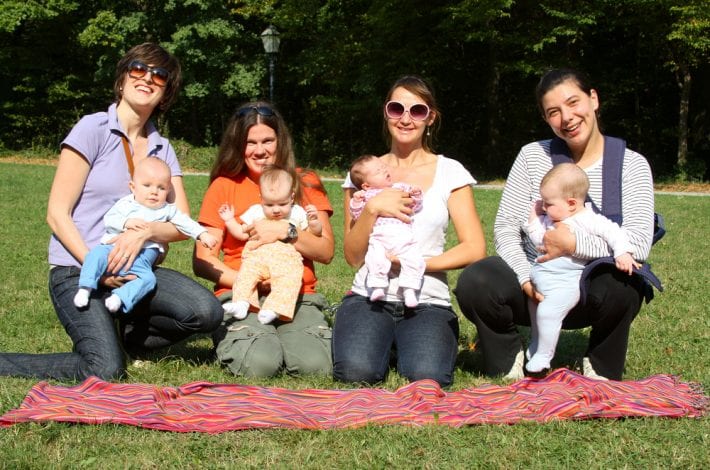 Tips for new mums - mums holding newborn babies while out in the park. new mum group supporting one another. tips for new mums