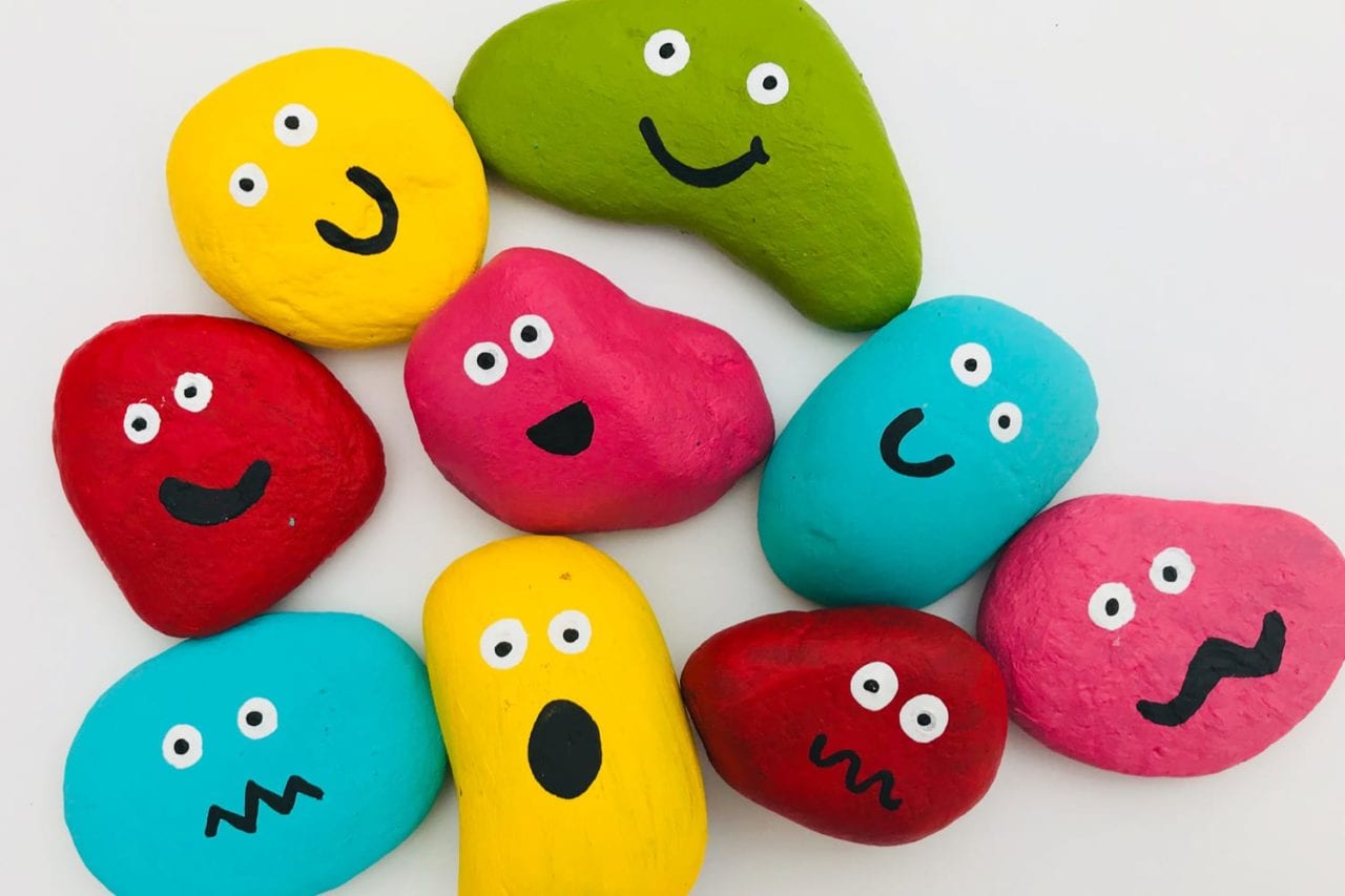 Pebble monsters - a fun pebble craft that kids can have fun with - enjoy this fun kids craft and explore the different expressions and emotions that you paint onto your pebble monsters with your child