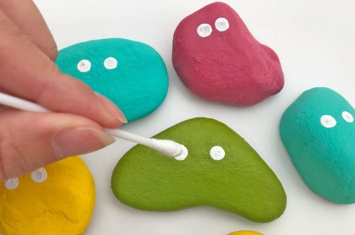 Pebble monsters - a fun pebble craft that kids can have fun with - enjoy this fun kids craft and explore the different expressions and emotions that you paint onto your pebble monsters with your child