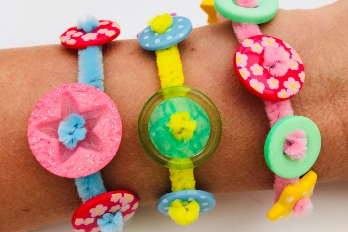 Easy kids crafts - Button bracelets on wrist
