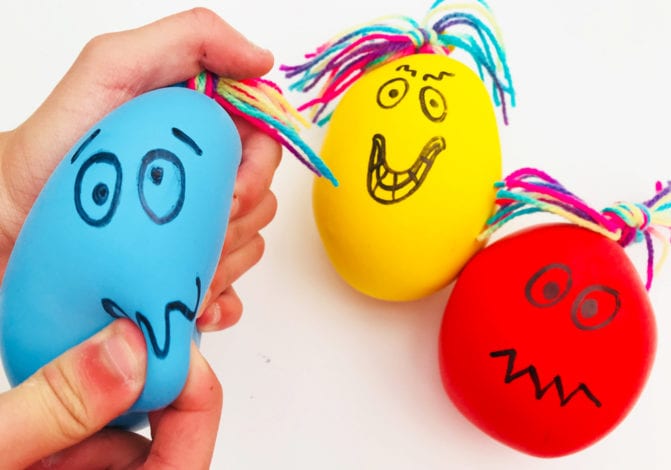 Fun kids crafts - balloon squish-monsters playing