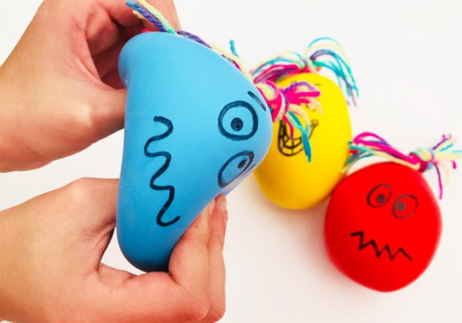 Fun kids crafts - balloon squish-monsters draw on faces