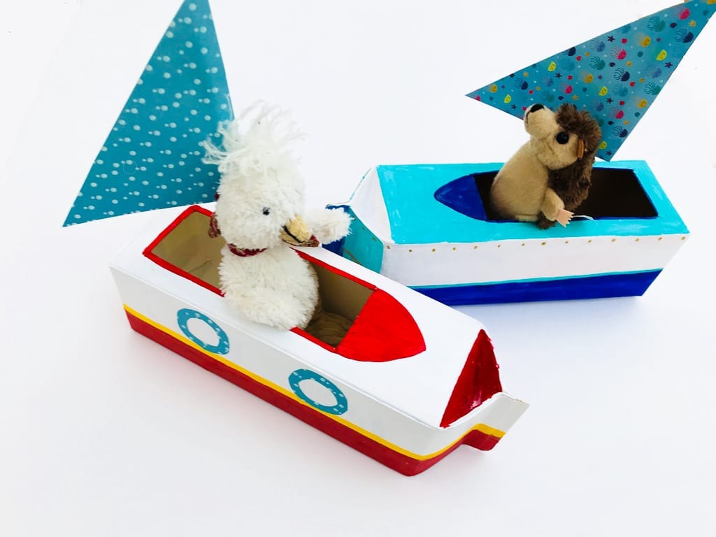 Milk carton boats - make these milk or juice carton boats as a fun and simple kids craft - watch kids play with them as they sail off
