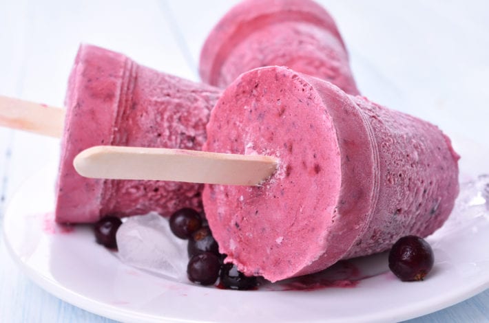 healthy popsicles with berries