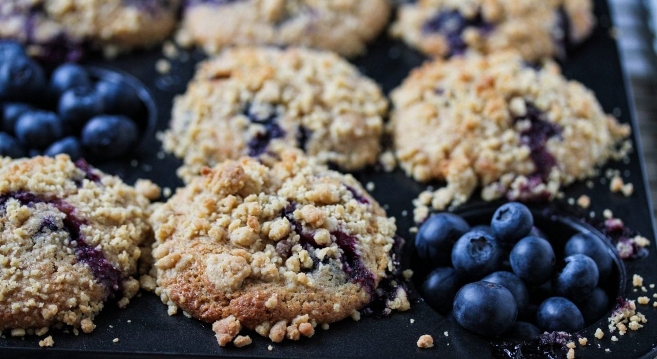 Blueberry muffins - wholewheat blueberry muffins - healthy blueberry muffins - rev 2 (1)