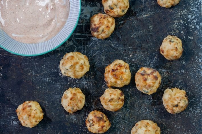 Chicken and apple meatballs - make these baked toddler meatballs for your next family dinner. Baked chicken and apple balls.