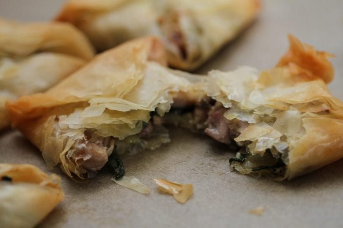 Chicken, leek, mushroom and spinach filo parcels - MyKitchen - Mas & Pas