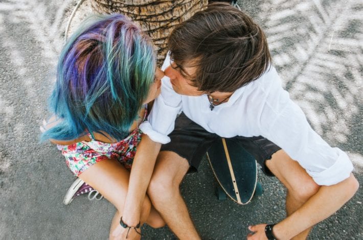 Teenage dating - teenagers social media