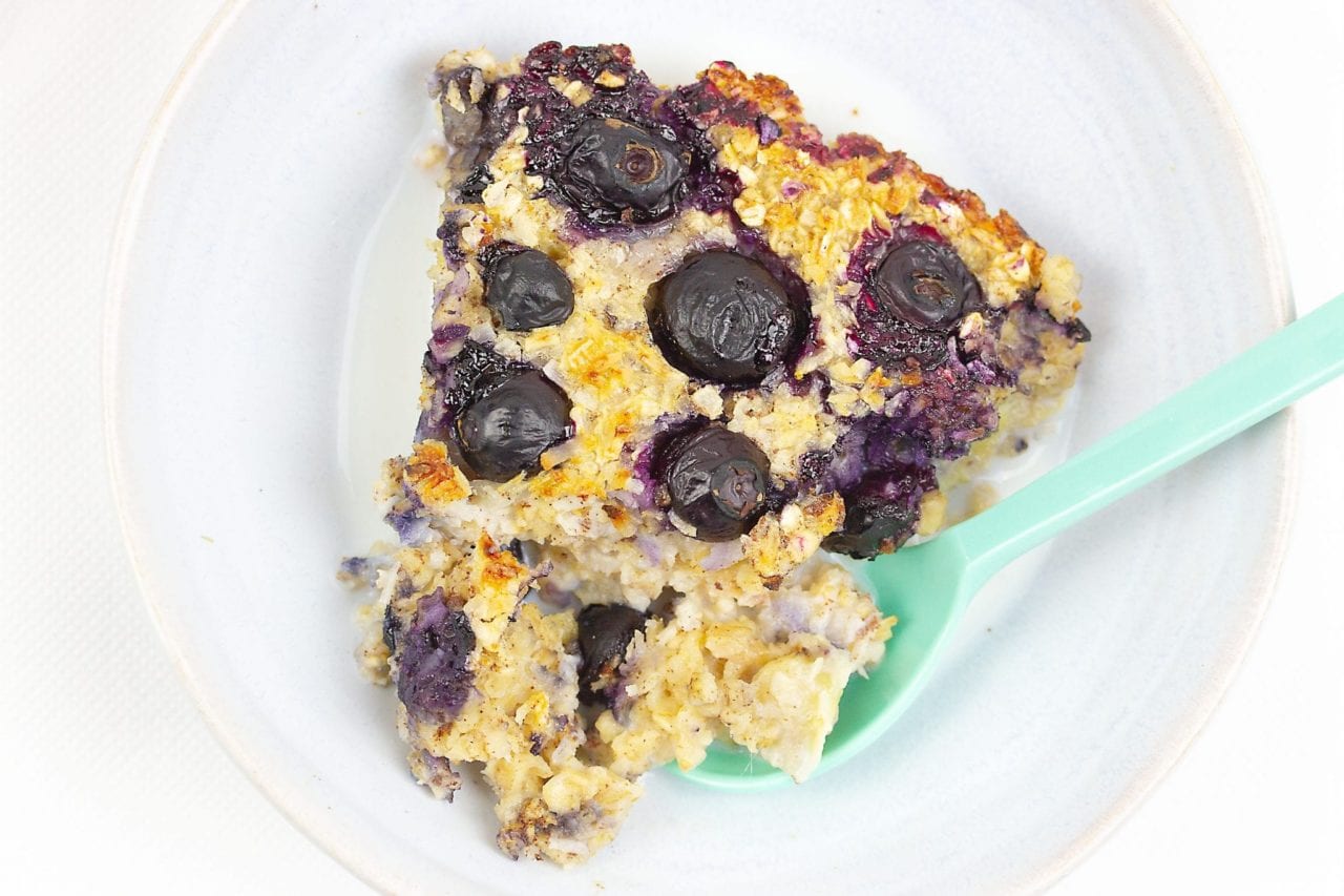 baked oats - porridge bake banana and blueberries - healthy breakfast recipes