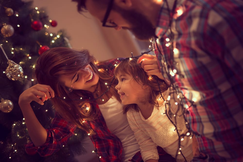 10 most MAGICAL holiday traditions to start with your kids