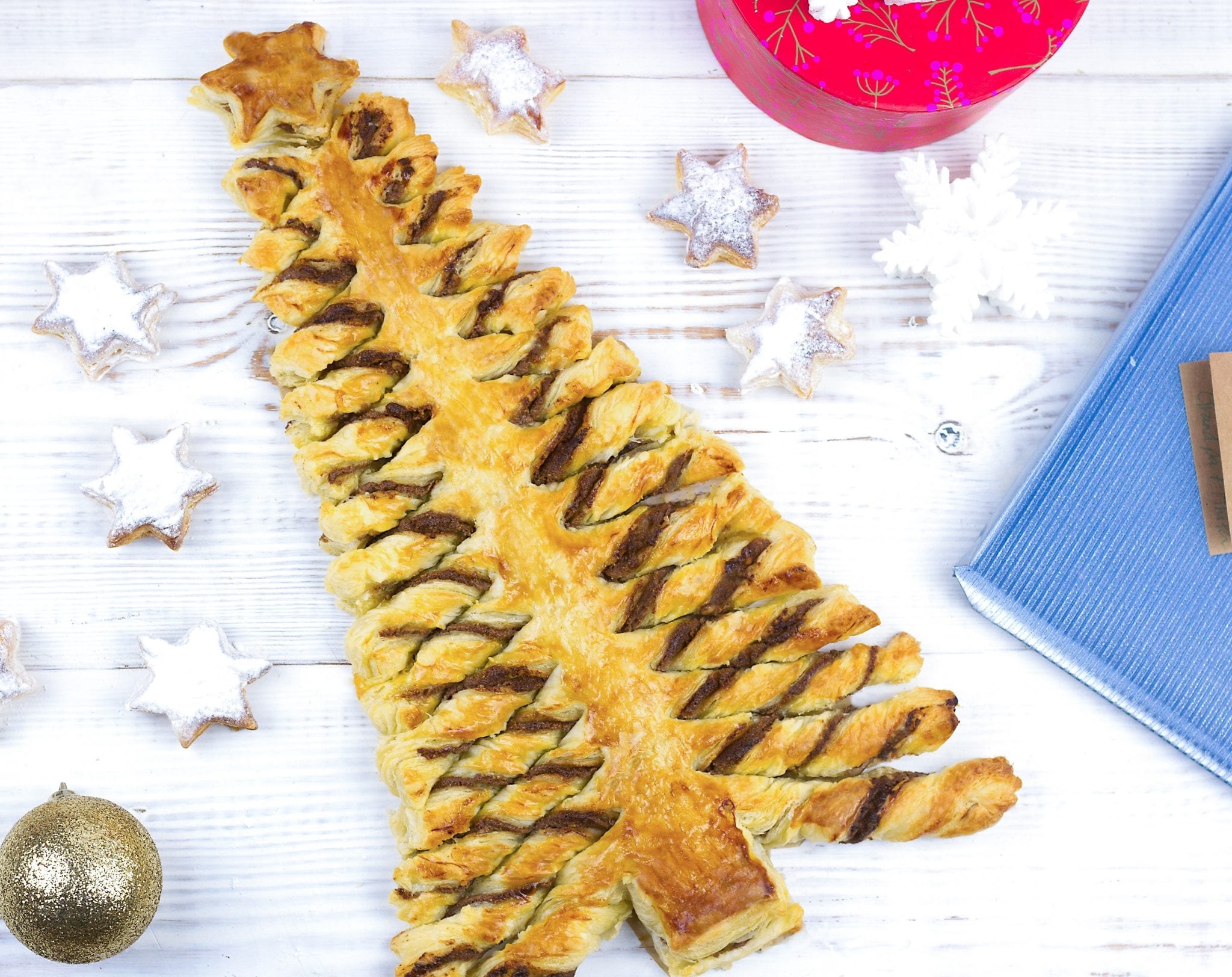 Puff pastry Christmas tree – with nut free chocolate spread