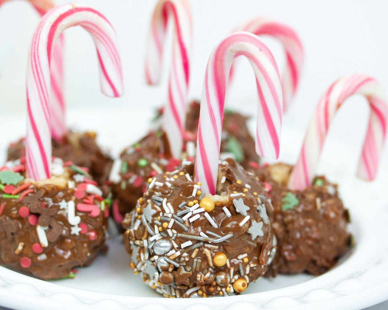 Rice Krispie treats - Christmas cake pops 