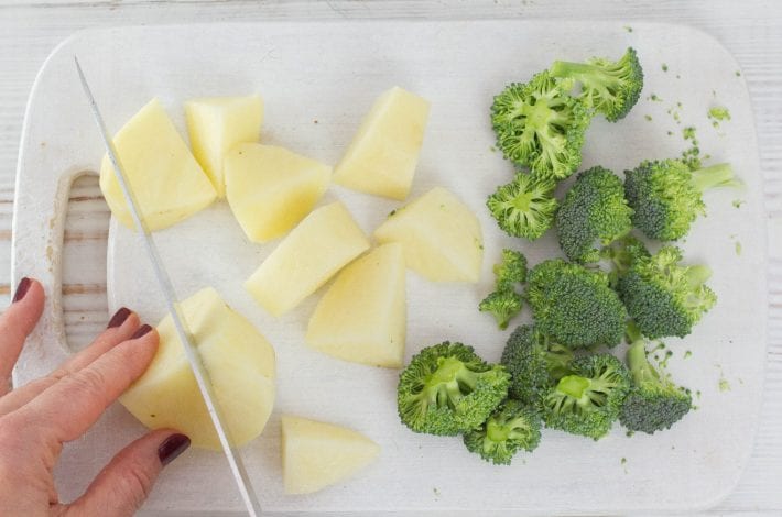 Broccoli tots no breadcrumbs - try these broccoli tater tos as a tasty way to get kids eating greens
