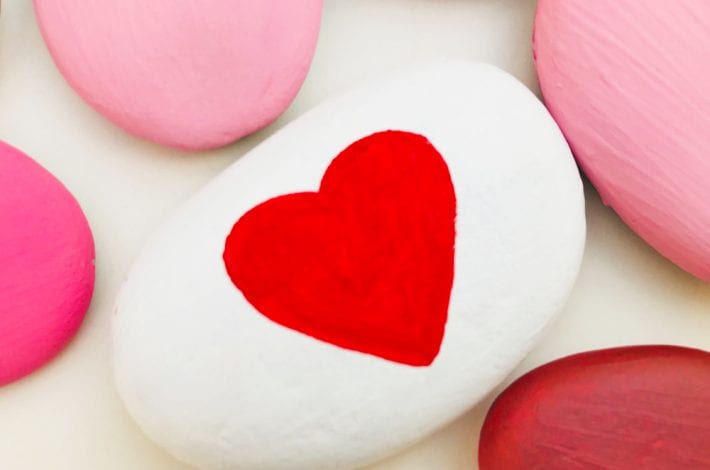 Heart painted rocks - try this great Valentines craft for kids
