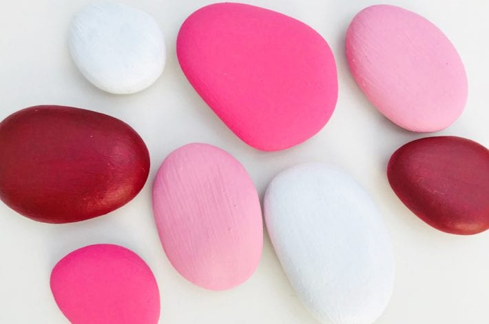 Heart painted rocks - try this great Valentines craft for kids