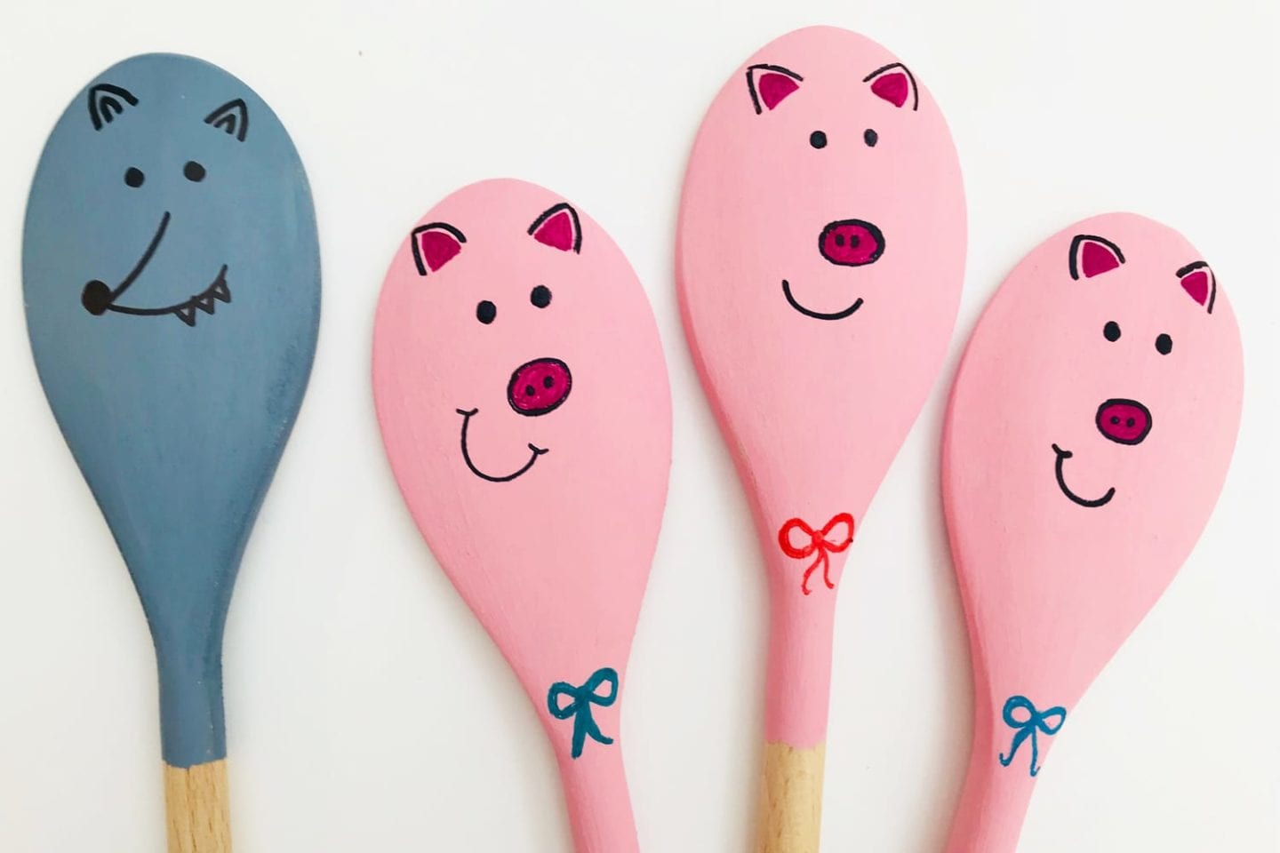 Three little pigs story spoons image