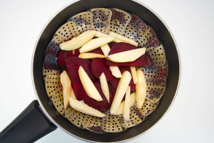 Apple and beetroot puree - make this delicious dish for baby's first foods