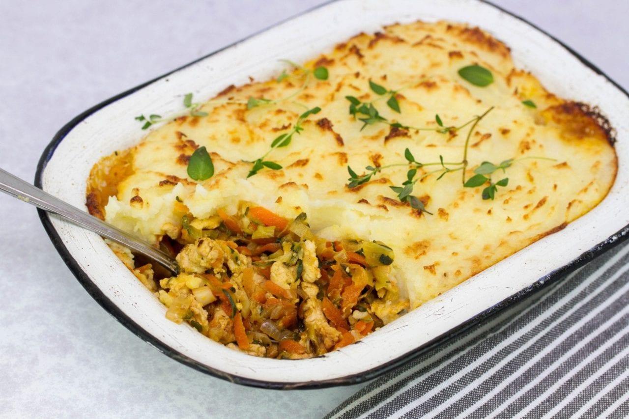 Chicken cottage pie - enjoy this healthy and lighter shepherds pie made with chicken. Great for family dinners