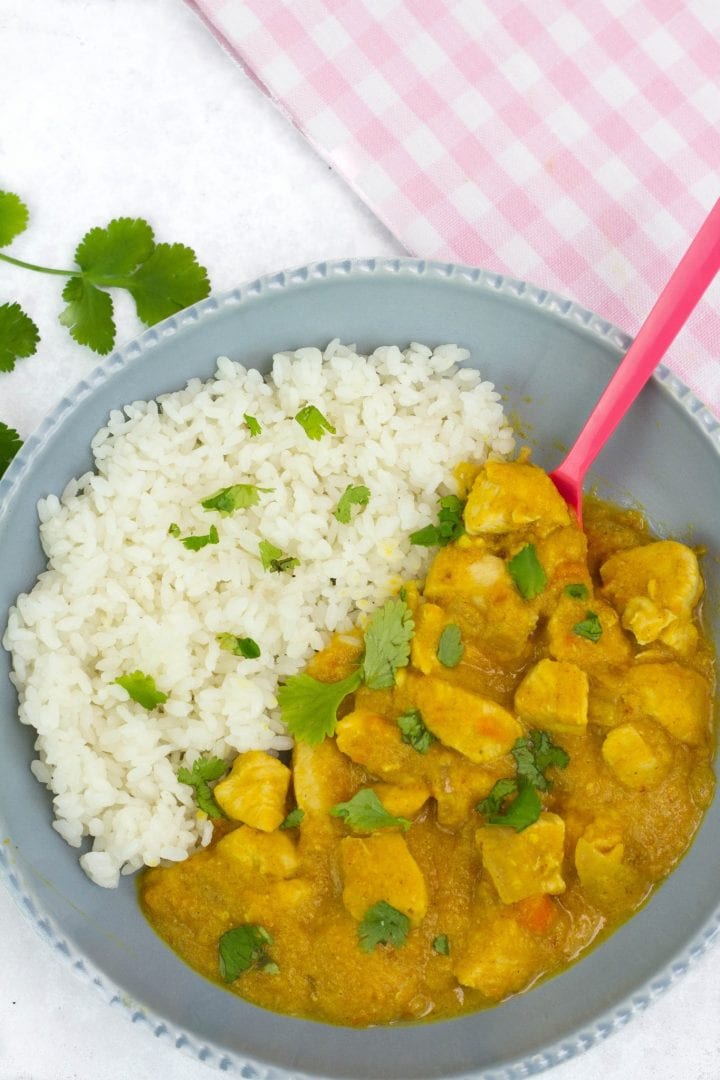 Kids chicken curry - enjoy this mild and creamy chicken curry made with lentils and fresh spices for a great family dinner