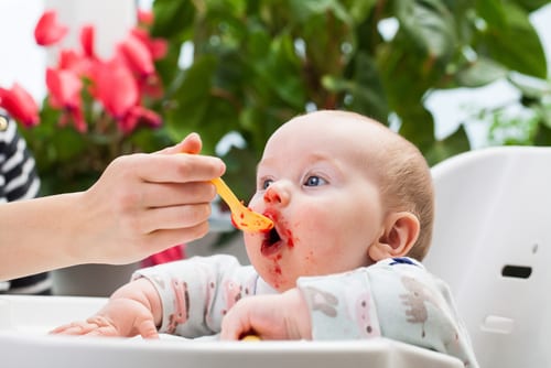 Ultimate guide to weaning baby - how to get started with weaning and with baby's first foods