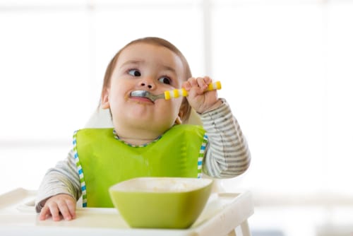 Ultimate guide to weaning baby - how to get started with weaning and with baby's first foods