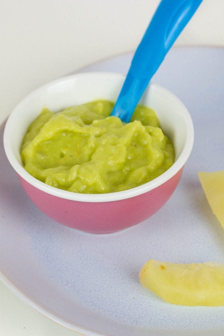 Apple and avocado puree for baby - make this delicious little dish when weaning baby as one of baby's first meals 