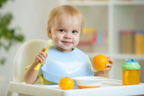 Why playing with food is good for baby - messy eaters - baby led weaning - learning by playing with food