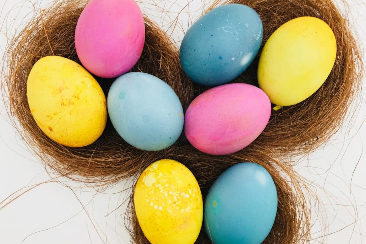 Natural Easter egg dye - How to colour Easter eggs using natural dyes