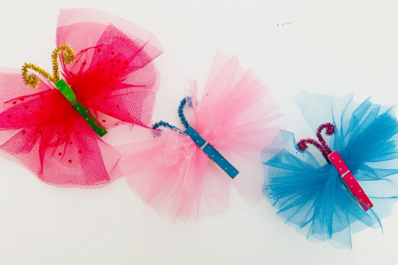 easy butterfly craft for kids - enjoy making these beautiful tulle butterflies with pegs and colourful tulle