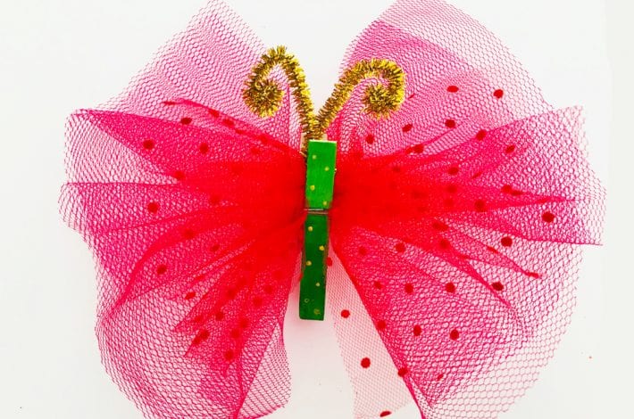 easy butterfly craft for kids - enjoy making these beautiful tulle butterflies with pegs and colourful tulle