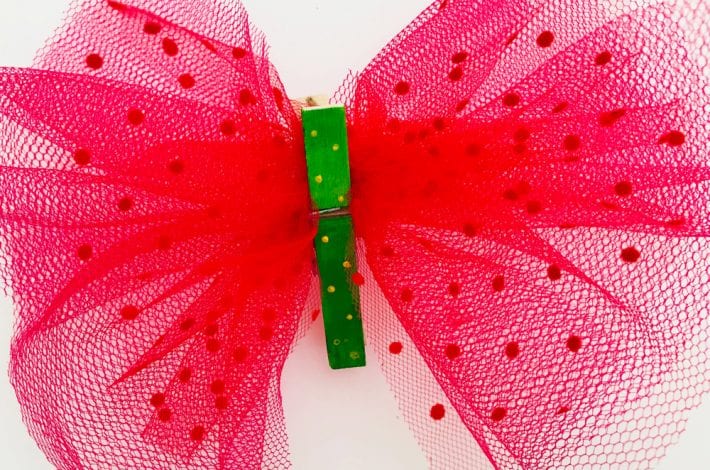 easy butterfly craft for kids - enjoy making these beautiful tulle butterflies with pegs and colourful tulle