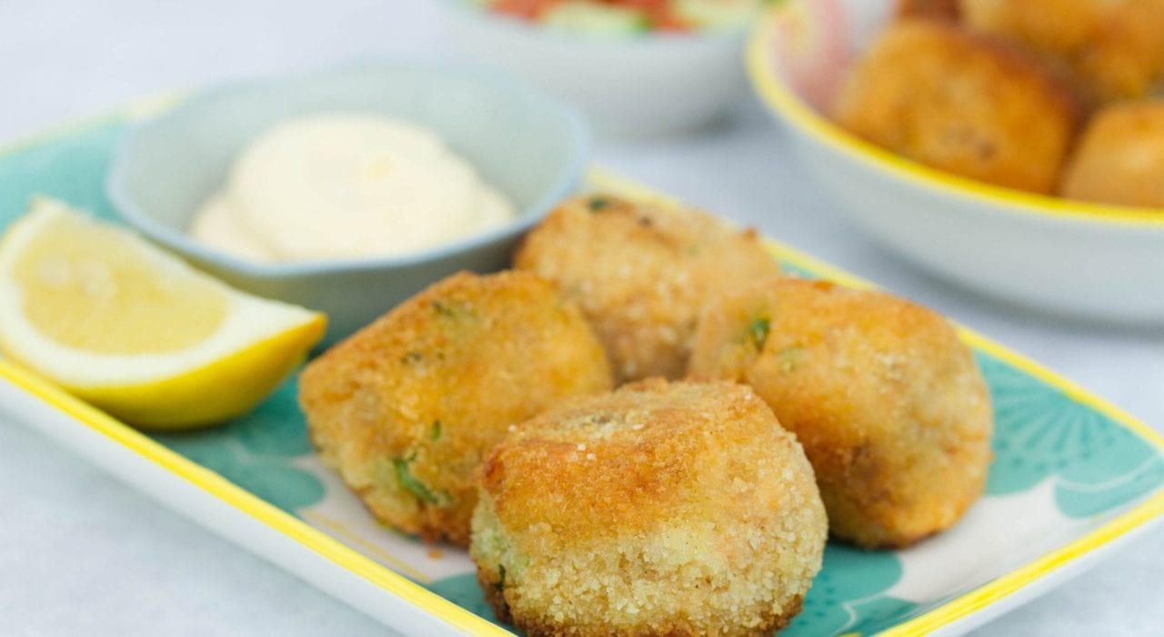 homemade salmon fish balls - these healthy and nutritious fish balls are great for family dinners