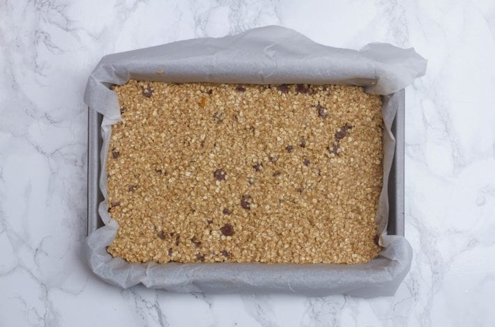 Oatmeal chocolate chip bars - this oatmeal bake is a delicious kids snack or dessert thats easy to make