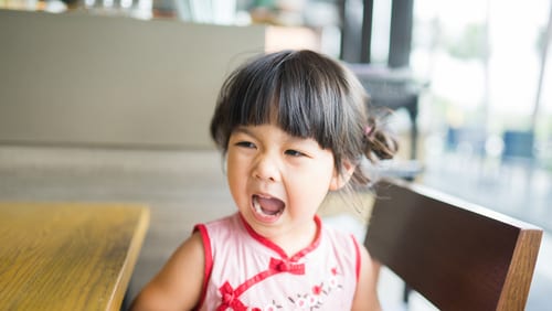 eating out with toddlers - 9 things no parent warned you about eating out with young children