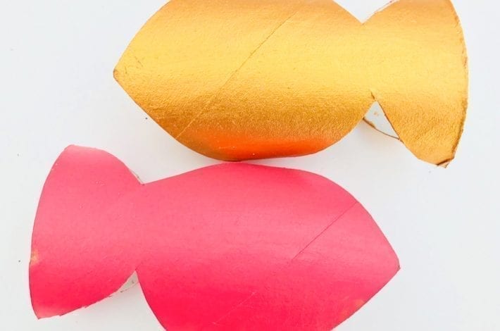 Toilet roll fish craft - make these colourful toilet paper roll fish with sequins or tissue paper as a fun summer craft for kids