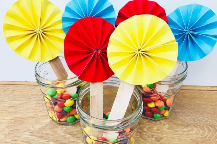 Circus birthday party decorations - make these great carnival or circus party centrepieces for your kids themed birthday party.