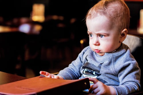 eating out with toddlers - 9 things no parent warned you about eating out with young children