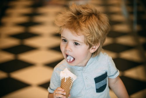 eating out with toddlers - 9 things no parent warned you about eating out with young children