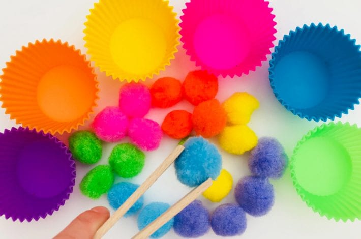 Pom pom learning games - teach your little one to count out numbers and to match colours with this fun toddler learning activity