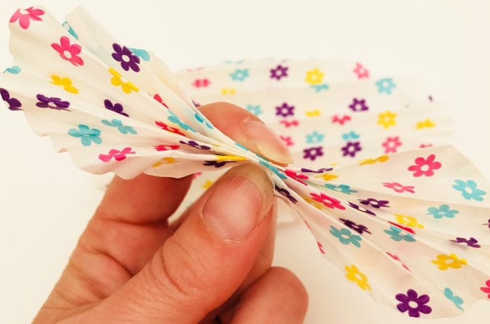 Cupcake liner butterflies that take just 5 minutes to make. A fun spring craft that kids can enjoy.