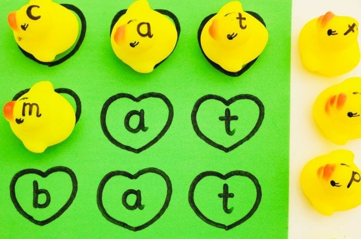 Rubber duck letters - a fun game to teach phonics for toddlers that you can even play at bathtime