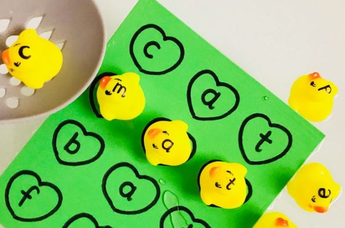 Rubber duck letters - a fun game to teach phonics for toddlers that you can even play at bathtime