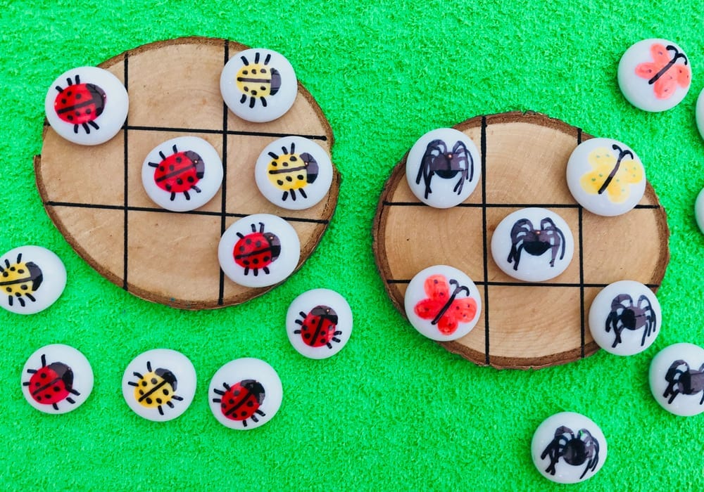 DIY Tic tac toe craft and nature games with your favourite minibeasts- spring craft for kids