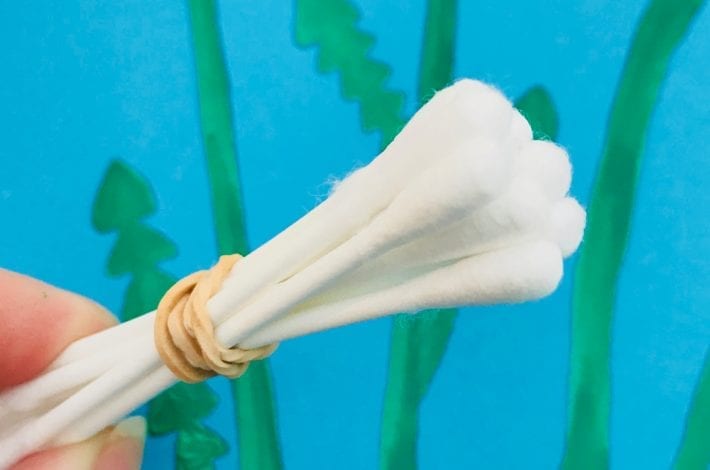 Cotton bud dandelion craft - a fun kids crafts with cotton swab prints