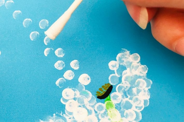 Cotton bud printed dandelions - enjoy this beautiful summer craft for kids and use simple cotton swabs to make this dandelion craft
