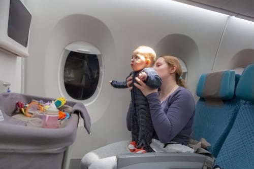 Flying with a newborn. Flying with baby rules, tips and packing lists for air travel with baby