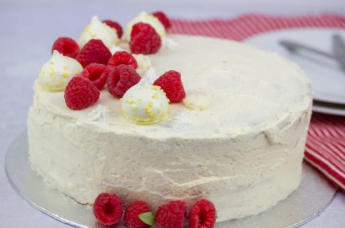 Summer raspberry cake - lemon and raspberry cake layers with a creamy topping #summerraspberrycake #raspberrycake #dessert #summerdessert #cake #summercakes