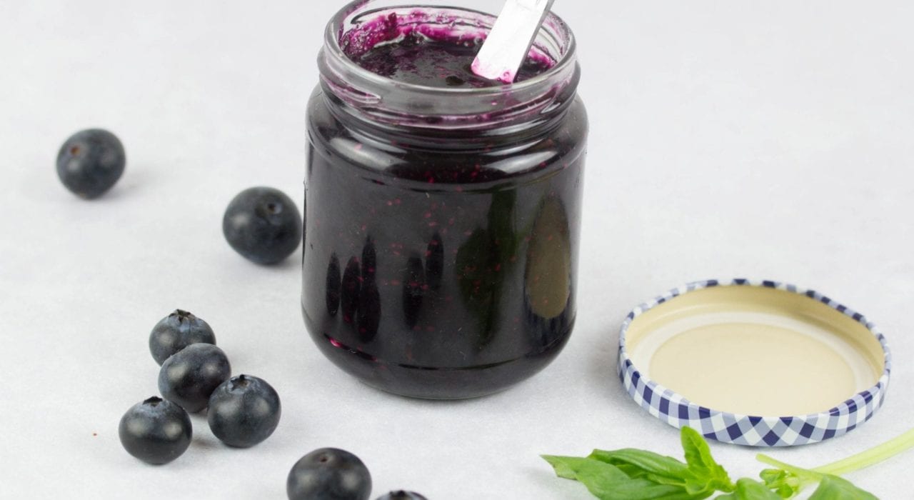 Blueberry jelly - make this homemade basil and blueberry jam as a fresh and healthy breakfast spread