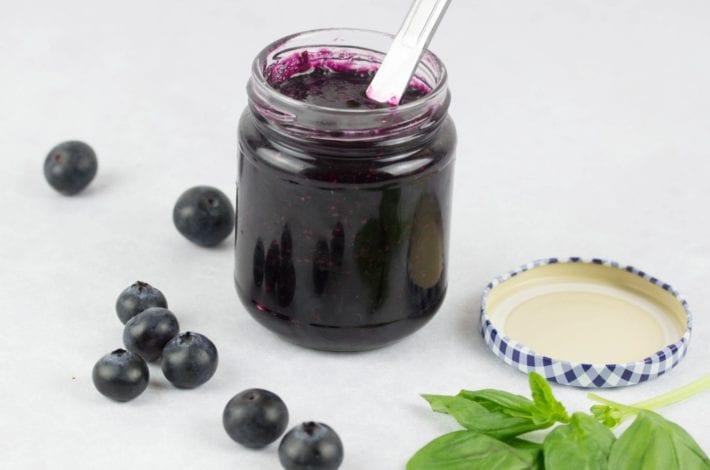 Blueberry jelly - make this homemade basil and blueberry jam as a fresh and healthy breakfast spread