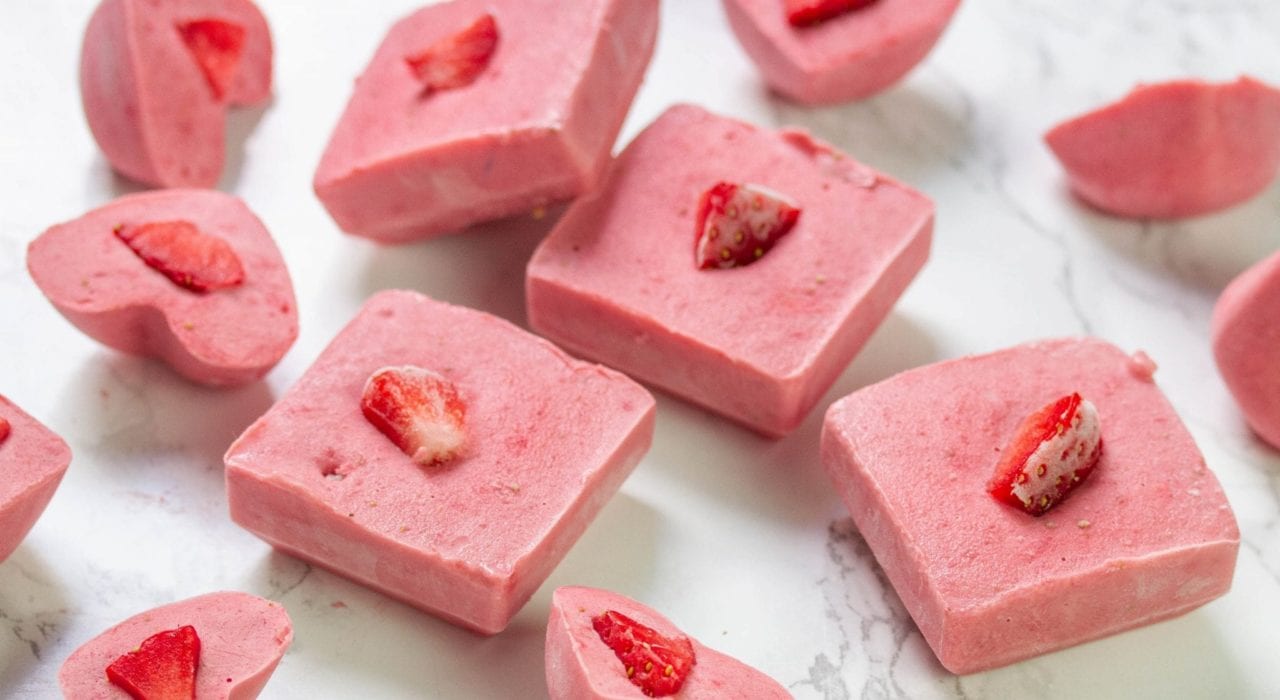 Frozen fruit chew bites made with fresh strawberries and peanut butter and frozen into bars for kids snacks